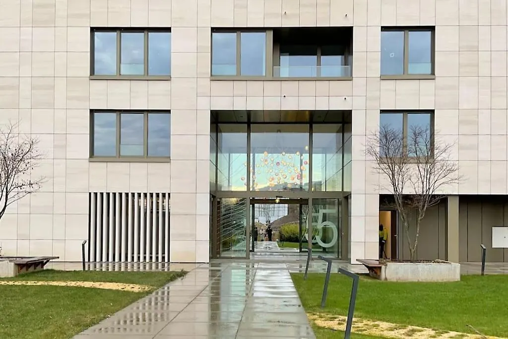 Kirchberg Apartment - High End 1 Bedroom Apartment With Terrace & Parking Luxembourg